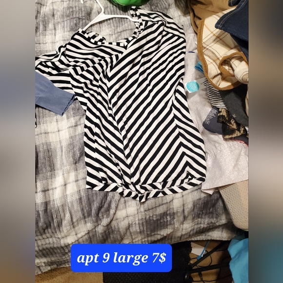 Tops - Picture 13 of 16